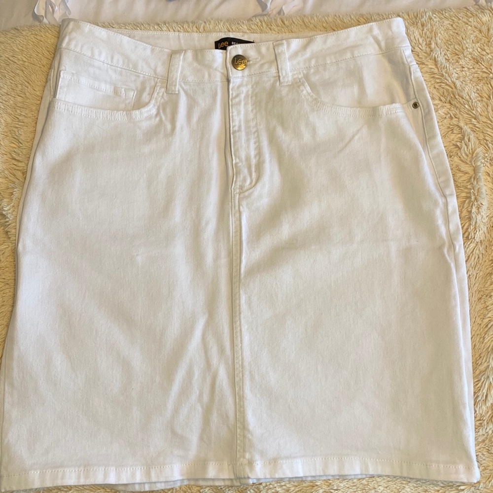 Lee white denim skirt size 14.